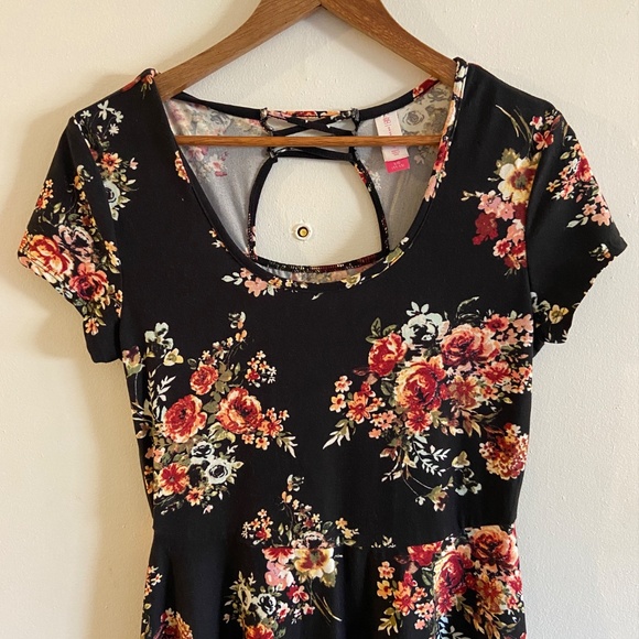 Black Floral Skater Dress NOBO No Boundaries Mini Red Pink Romantic Sz L 13‑14 - Picture 2 of 8